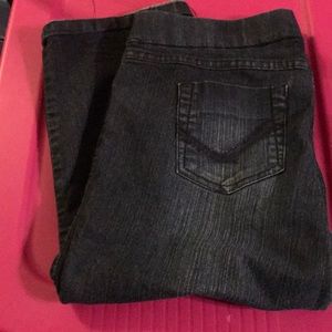 THYME Maternity capris